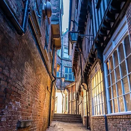 Luxury Opposite The Shambles