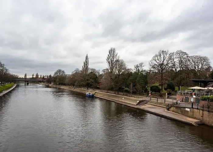 Luxury Opposite The Shambles